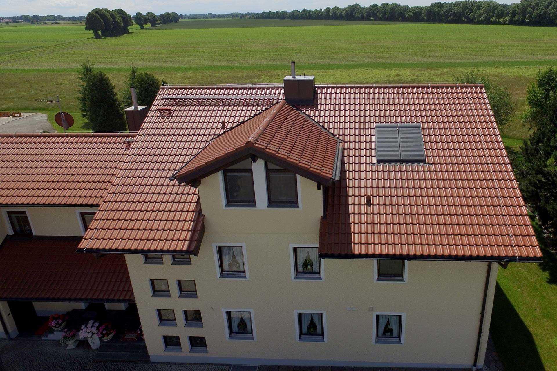 Landhaus in Ismaning - Dachdeckerei und Spenglerei Franz Sigl GmbH aus Ismaning / München